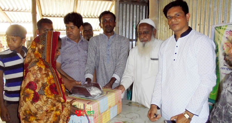 কাজীপুরে প্রতিবন্ধীদের মাঝে সেলাই মেশিন ও নলকুপ বিতরণ