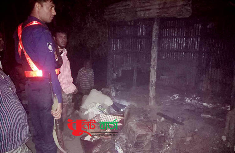 কাজীপুরে দোকানঘরে আগুন