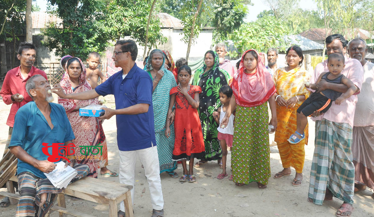 শেরপুরে মাদক ব্যবসায়ী গ্রেফতার হওয়ায় মিষ্টি বিতরণ